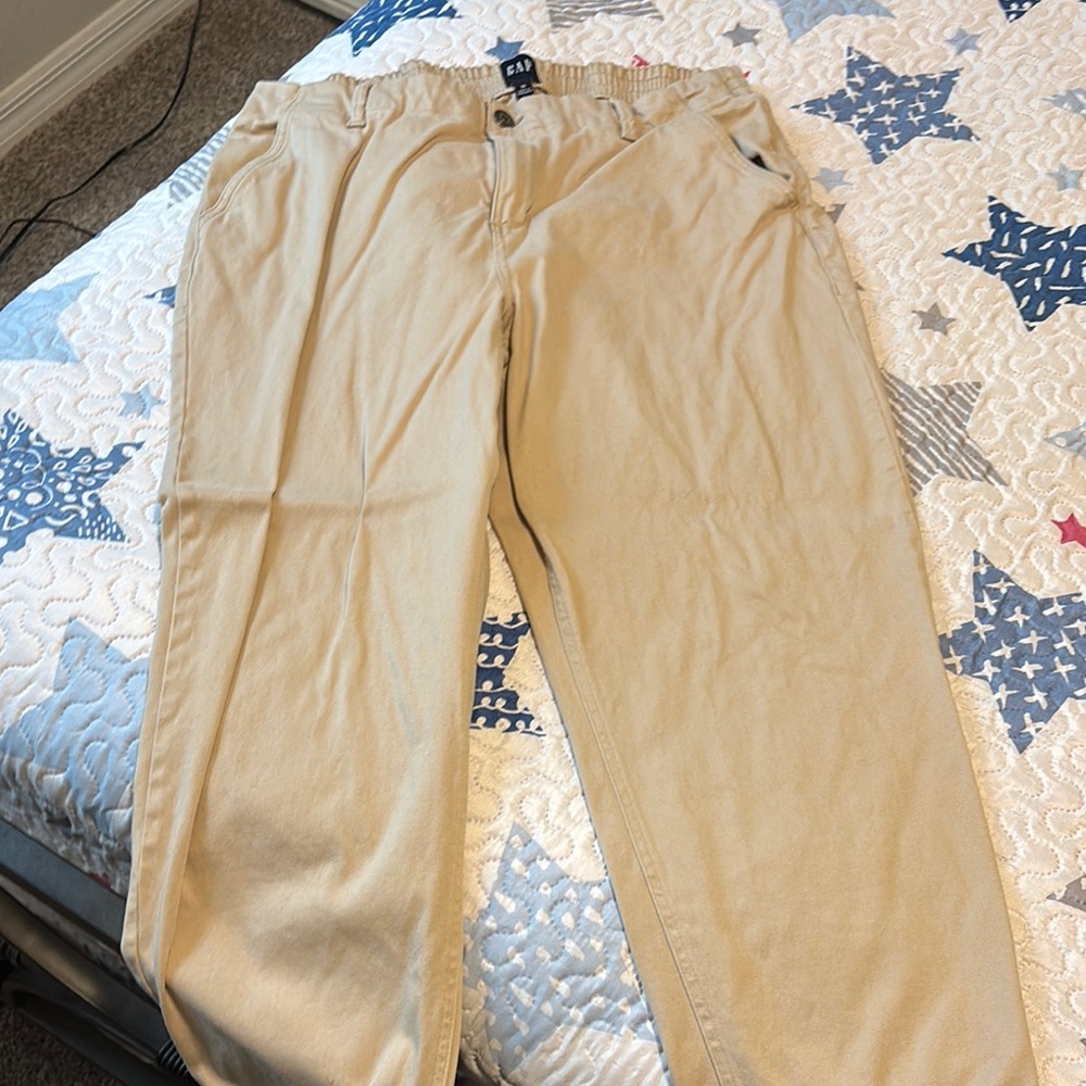 GAP Women's Khaki Pants